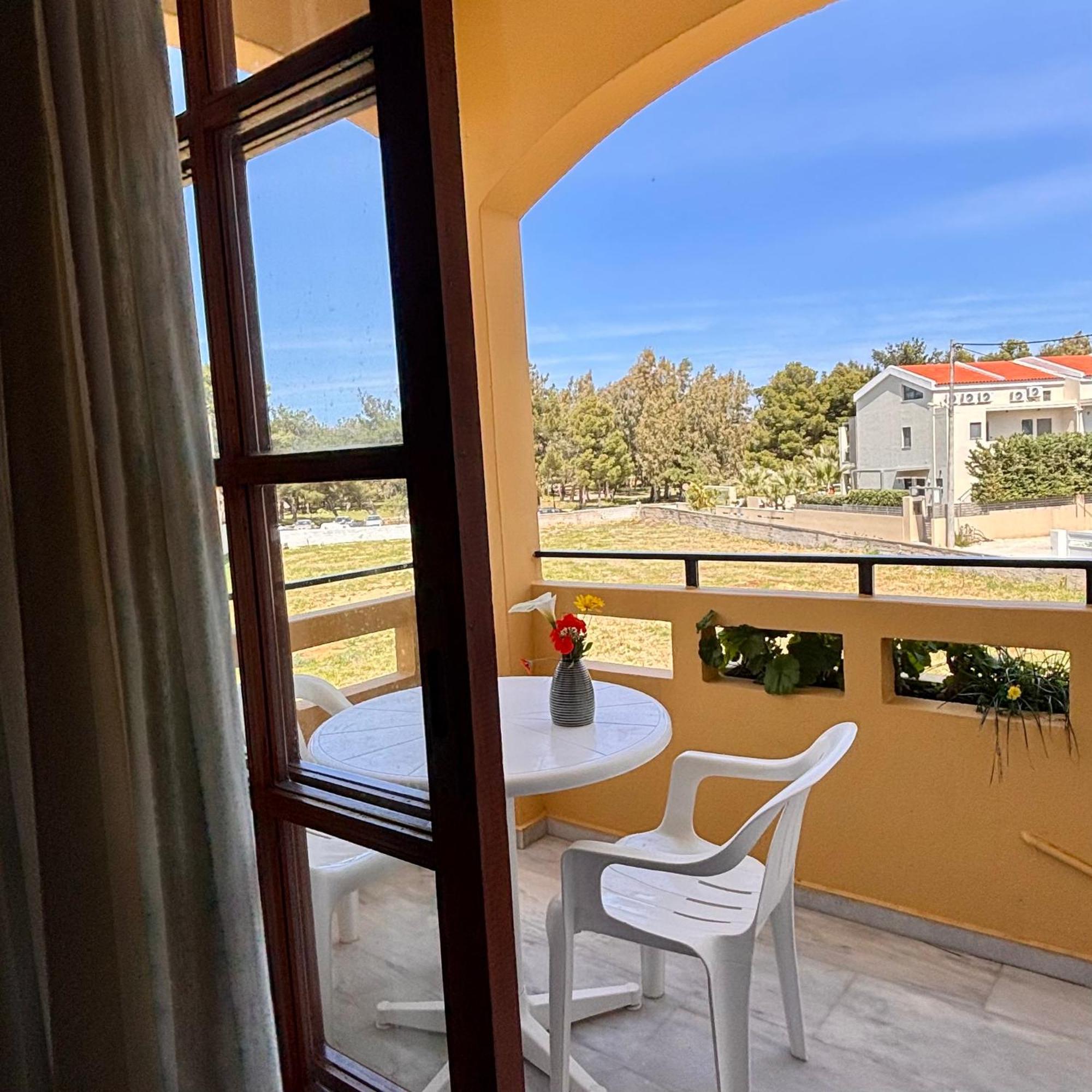 Menelaos Apartments Daratsos Eksteriør billede